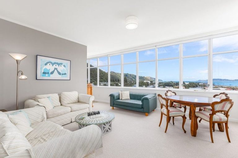 Photo of property in Rona House, 33 Rimu Street, Eastbourne, Lower Hutt, 5013