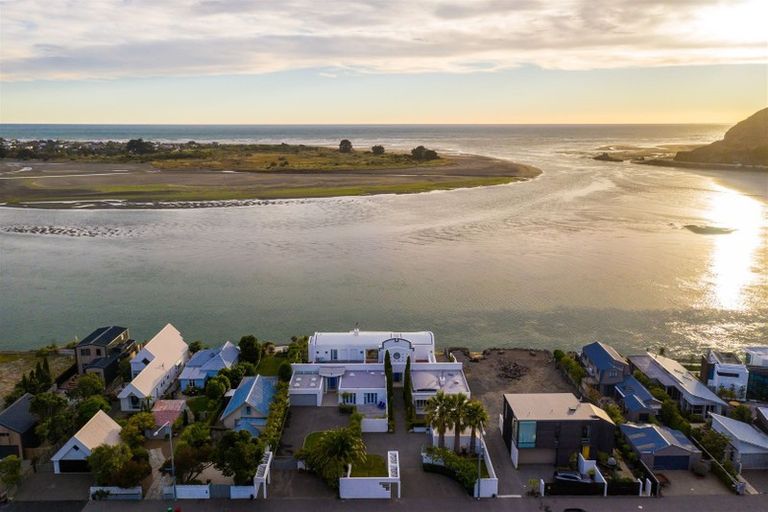 Photo of property in 133 Main Road, Redcliffs, Christchurch, 8081