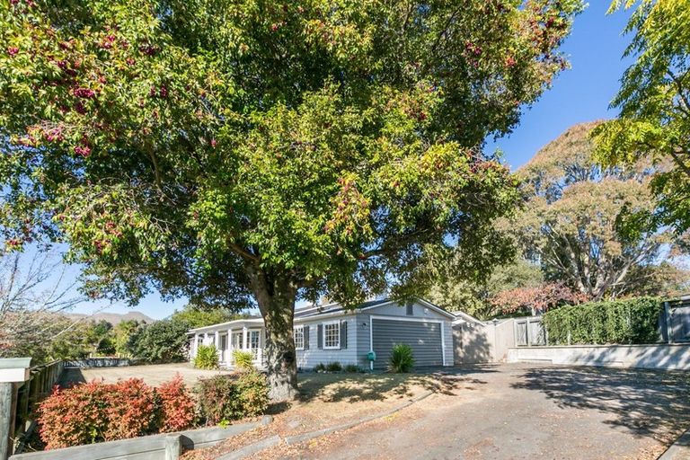 Photo of property in 40 Tauroa Road, Havelock North, 4130