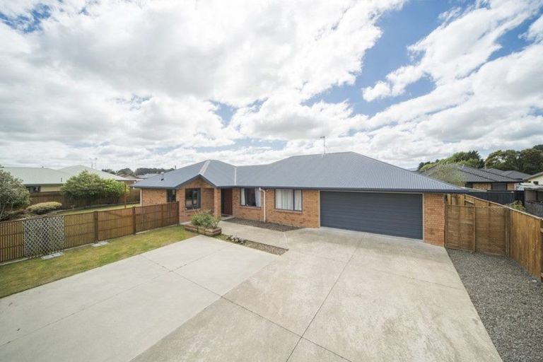 Photo of property in 8 Nevada Way, Kelvin Grove, Palmerston North, 4414