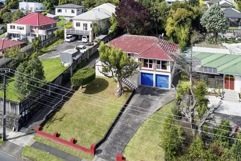 Photo of property in 18 Millbrook Road, Henderson, Auckland, 0612