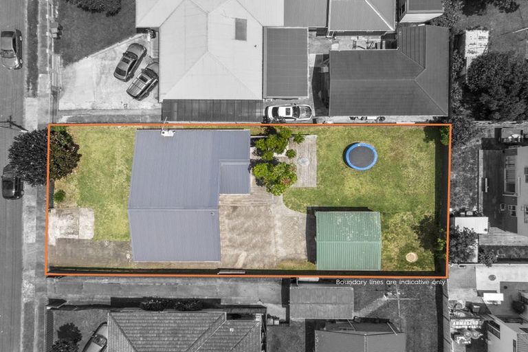 Photo of property in 18 Farnborough Crescent, Mangere, Auckland, 2022