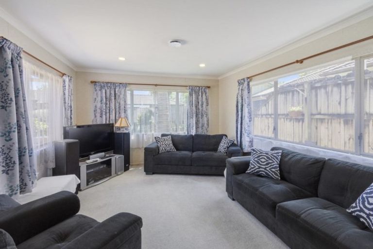 Photo of property in 14 Emmerdale Avenue, Papakura, 2110