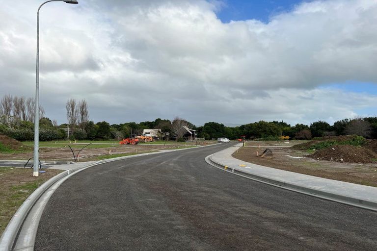 Photo of property in 20 Te Awahohonu Lane, Otaki, 5512