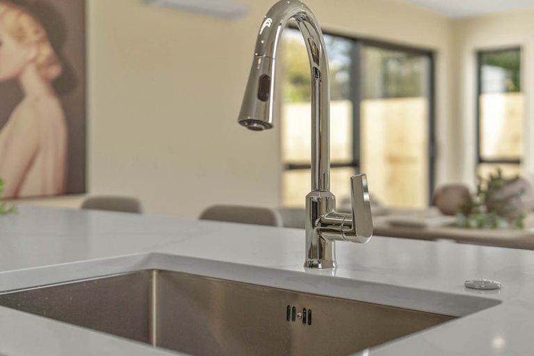 Photo of property in 8b Deuxberry Avenue, Northcote, Auckland, 0627