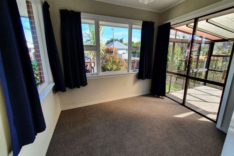 Photo of property in 1/44 Pinehurst Crescent, Russley, Christchurch, 8042