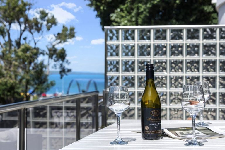 Photo of property in 175h Hurstmere Road, Takapuna, Auckland, 0622