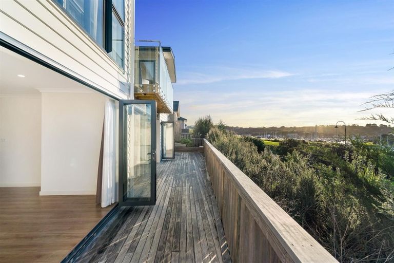 Photo of property in 6 Resolution Drive, Gulf Harbour, Whangaparaoa, 0930