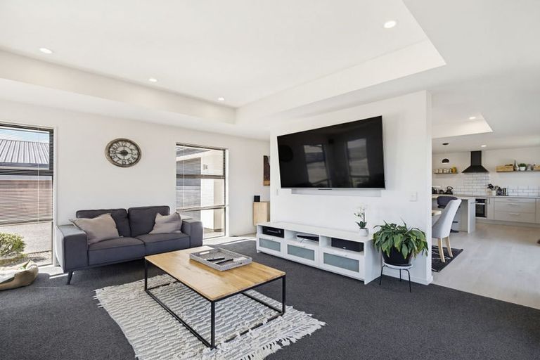 Photo of property in 10 Shillingford Boulevard, Rolleston, 7615