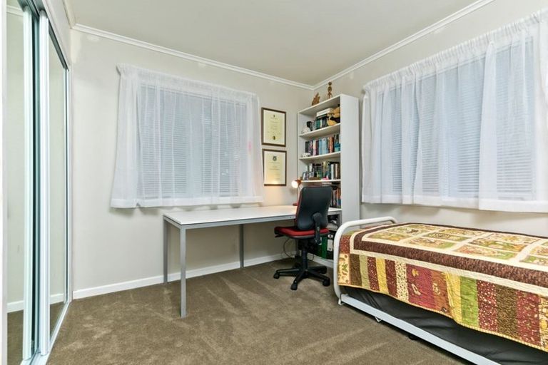 Photo of property in 1/123 Millbrook Road, Sunnyvale, Auckland, 0612