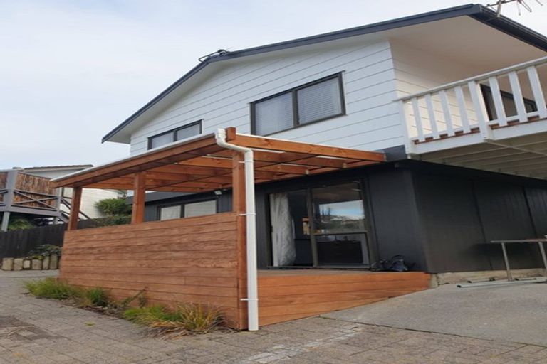 Photo of property in 5 Melia Grove, Goodwood Heights, Auckland, 2105