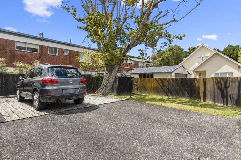 Photo of property in 1/10 Wolsley Avenue, Milford, Auckland, 0620