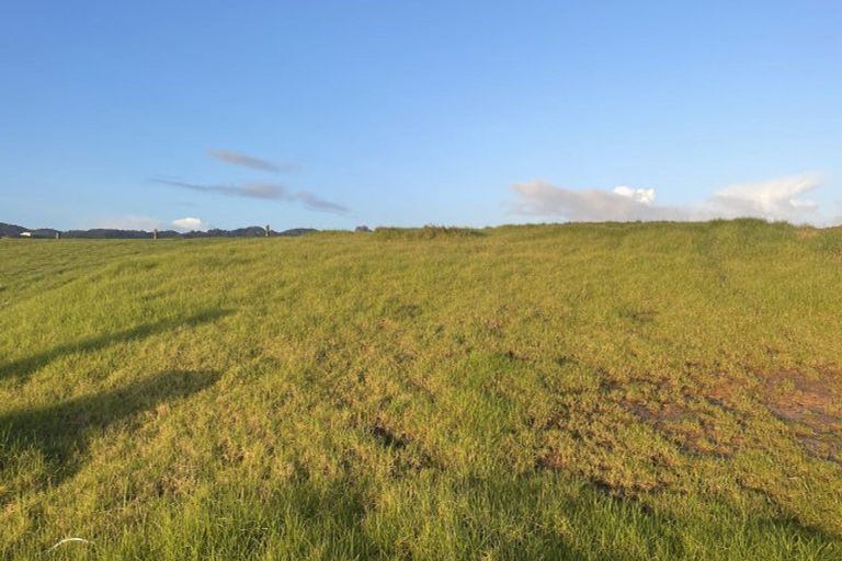 Photo of property in 4 Starlight Place, Langs Beach, 0582