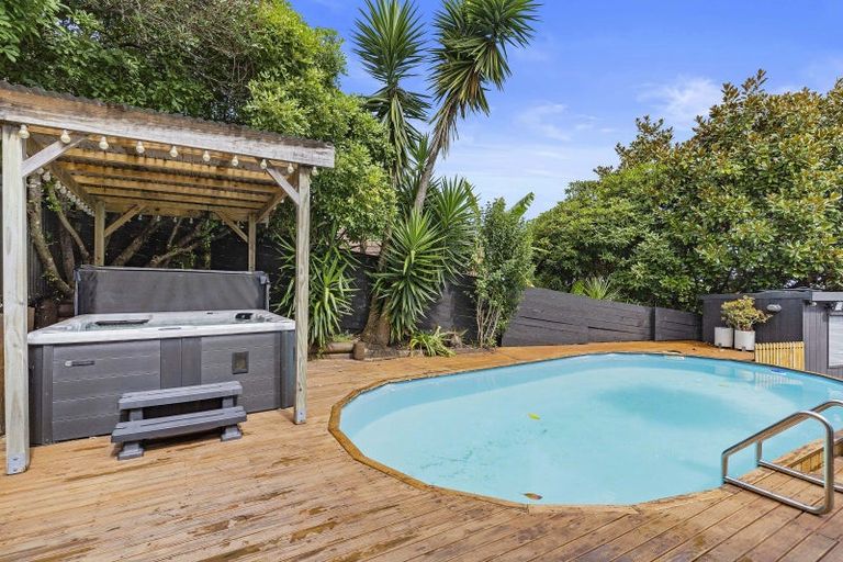 Photo of property in 36 Telstar Place, Beach Haven, Auckland, 0626