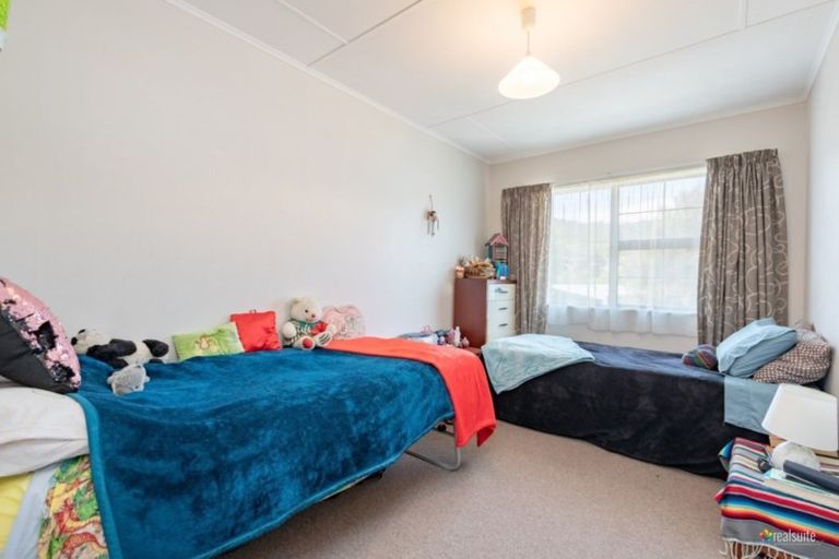 Photo of property in 124 George Street, Stokes Valley, Lower Hutt, 5019
