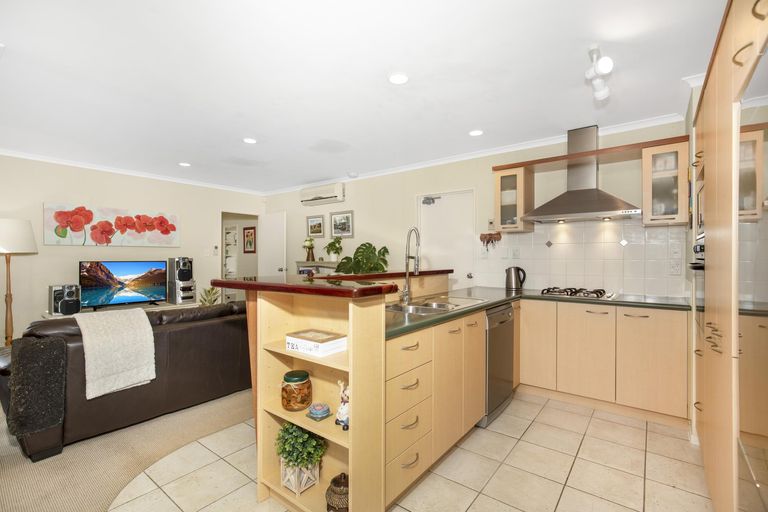 Photo of property in 30 Blackwood Drive, Wattle Downs, Auckland, 2103