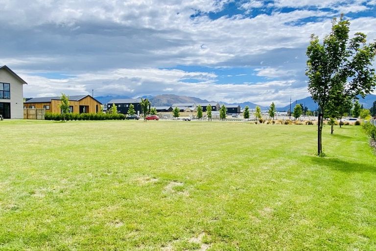 Photo of property in 8 Mount Nicholas Avenue, Wanaka, 9305