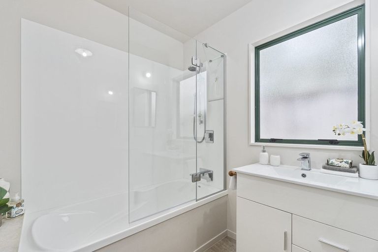 Photo of property in 15 Preston Avenue, Henderson, Auckland, 0610