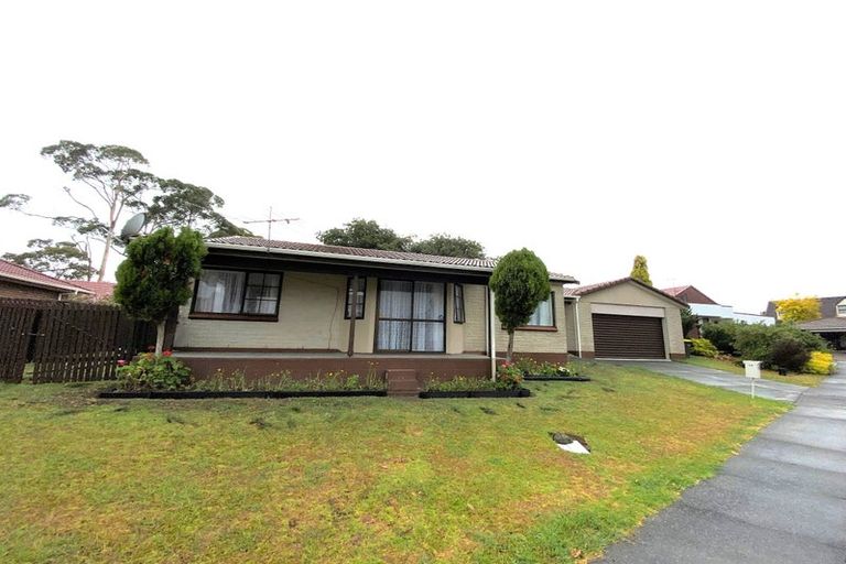Photo of property in 18 Bosnyak Drive, Te Atatu South, Auckland, 0610