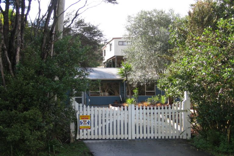 Photo of property in 9 Grand View Road, Leigh, 0985