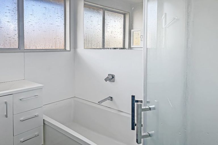 Photo of property in 48 Kent Lodge Avenue, Avonhead, Christchurch, 8042