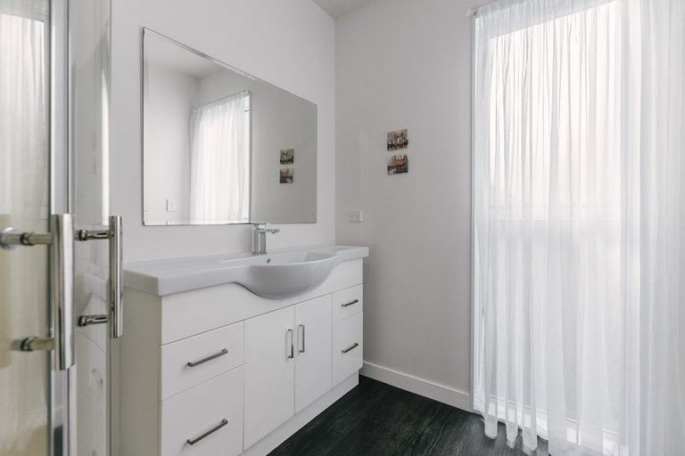 Photo of property in 10 Monaco Grove, Fitzherbert, Palmerston North, 4410