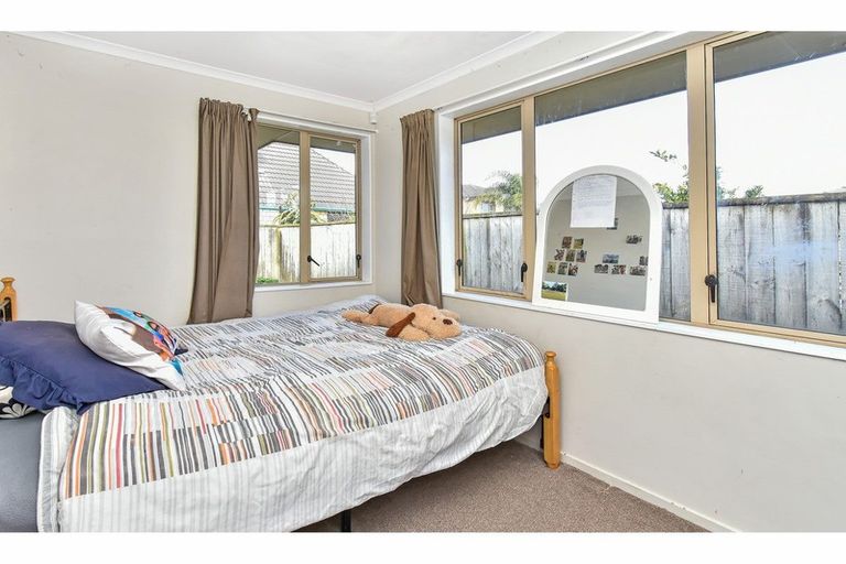 Photo of property in 14 Nicholas Gibbons Drive, Clendon Park, Auckland, 2103