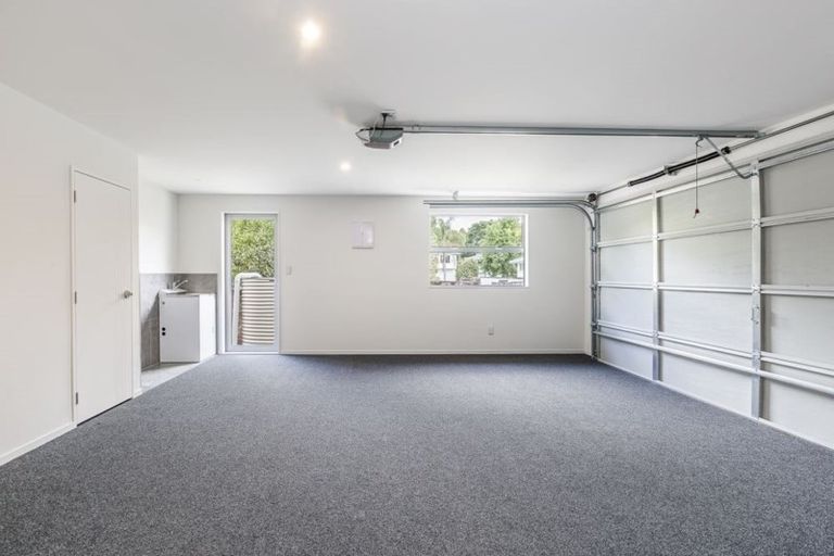 Photo of property in 17 Normanton Street, Glenfield, Auckland, 0629