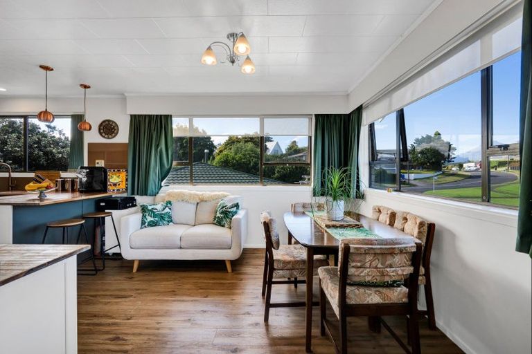 Photo of property in 4 Bronte Place, Whalers Gate, New Plymouth, 4310