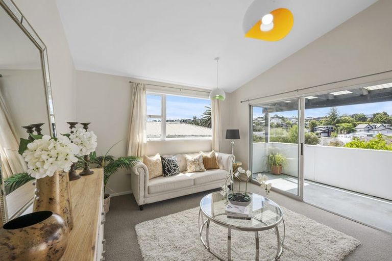 Photo of property in 1/52 Beulah Avenue, Rothesay Bay, Auckland, 0630