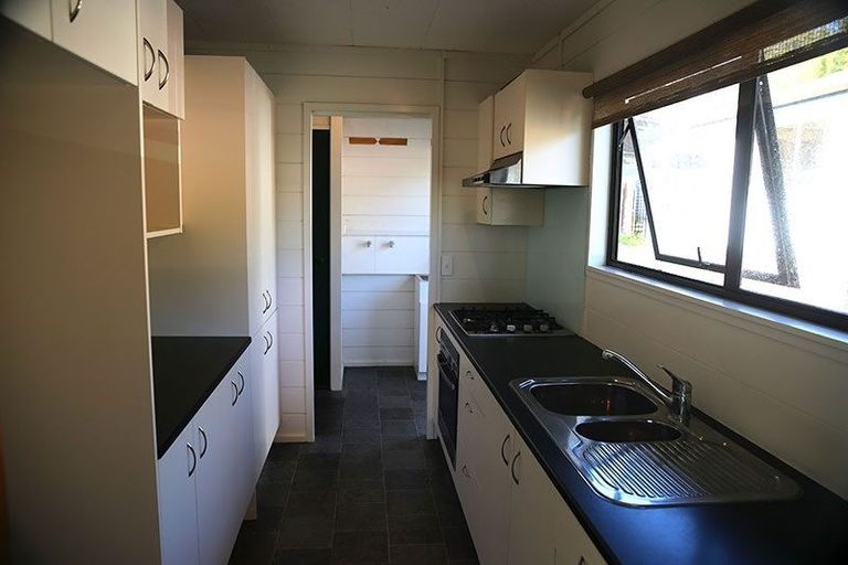 Photo of property in 2/85 Awaruku Road, Torbay, Auckland, 0630