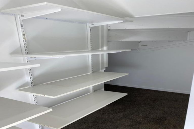 Photo of property in 15 Kiernan Place, Kelston, Auckland, 0602