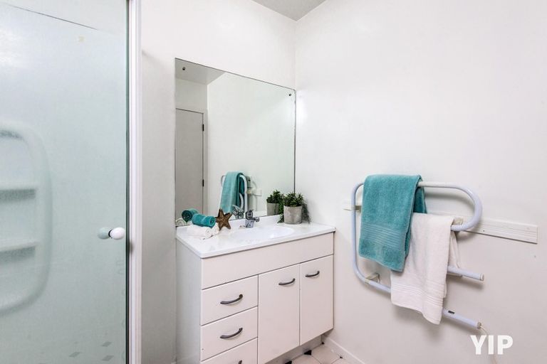 Photo of property in 59 Dress Circle, Newlands, Wellington, 6037