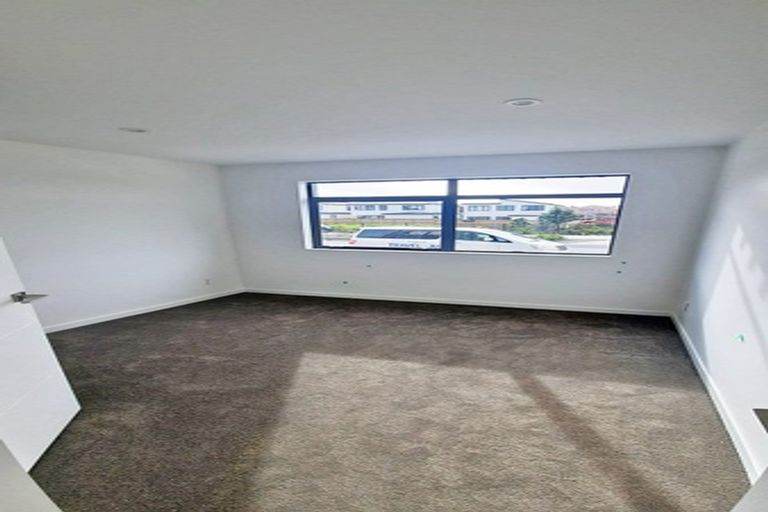 Photo of property in 1 Skua Road, Hobsonville, Auckland, 0616
