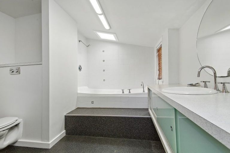 Photo of property in 211 Marine Parade, Seatoun, Wellington, 6022