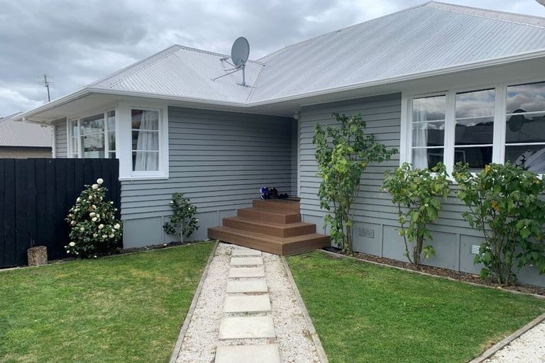 Photo of property in 2/7 Leonard Place, Saint Martins, Christchurch, 8022