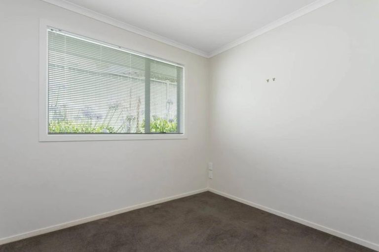 Photo of property in 11 Fairlea Road, Te Atatu South, Auckland, 0610