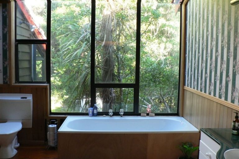 Photo of property in 53 Rayner Road, Piha, New Lynn, 0772