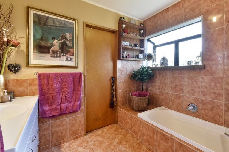 Photo of property in 32 Lorelei Place, Opaheke, Papakura, 2113