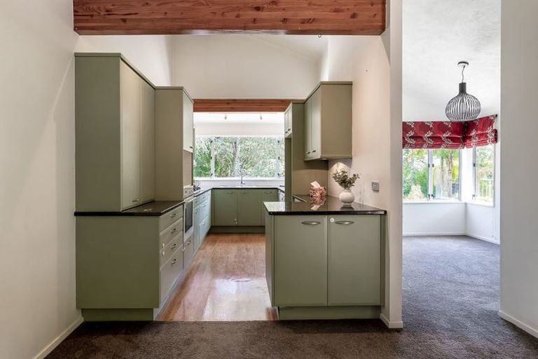 Photo of property in 103 Wirihana Road, Titirangi, Auckland, 0604