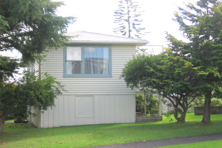 Photo of property in 18 Lavelle Road, Henderson, Auckland, 0612