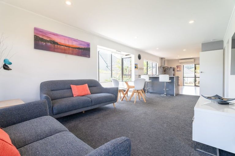 Photo of property in 14 Ronald Woolf Place, Churton Park, Wellington, 6037