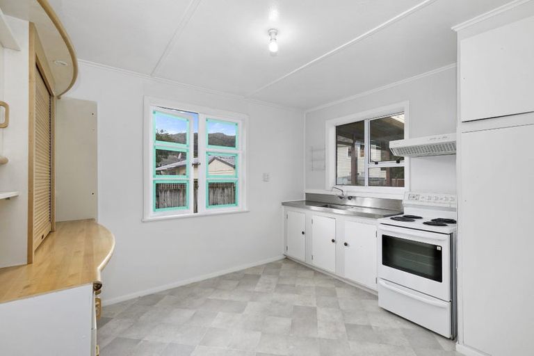 Photo of property in 8 Hughes Crescent, Taita, Lower Hutt, 5011