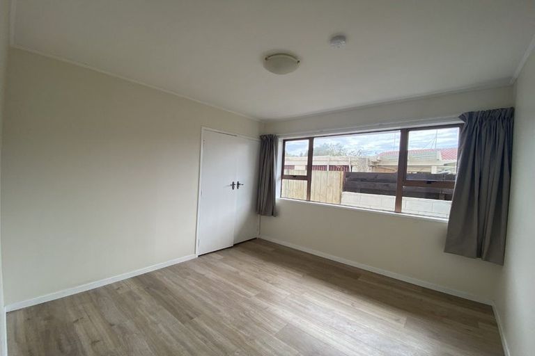 Photo of property in 8 John Downs Drive, Browns Bay, Auckland, 0630