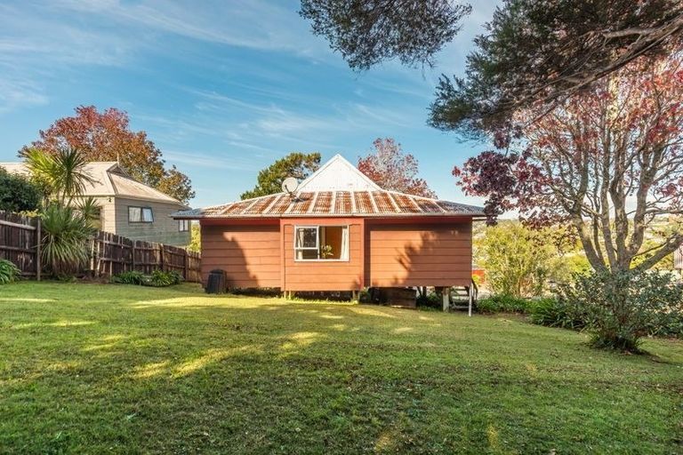 Photo of property in 27 Glen Vista Place, Bayview, Auckland, 0629