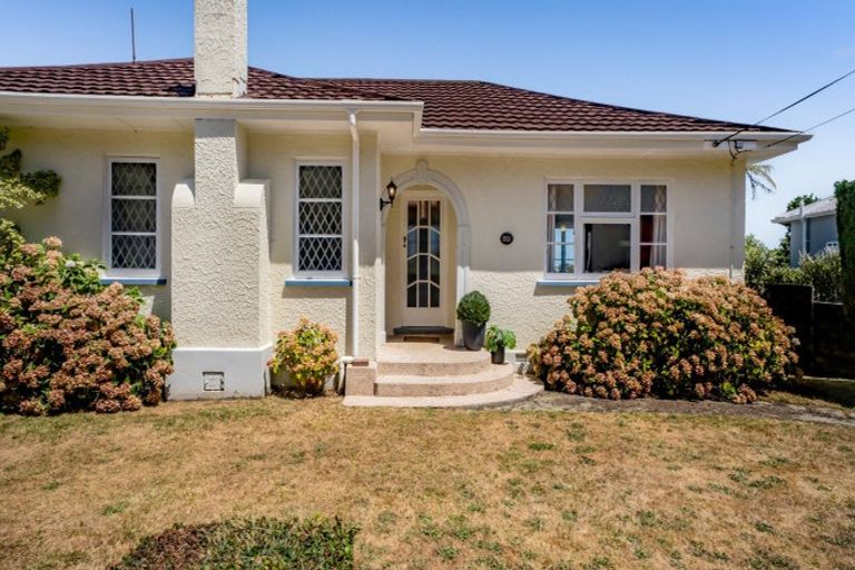 Photo of property in 32 Victoria Road, New Plymouth, 4310