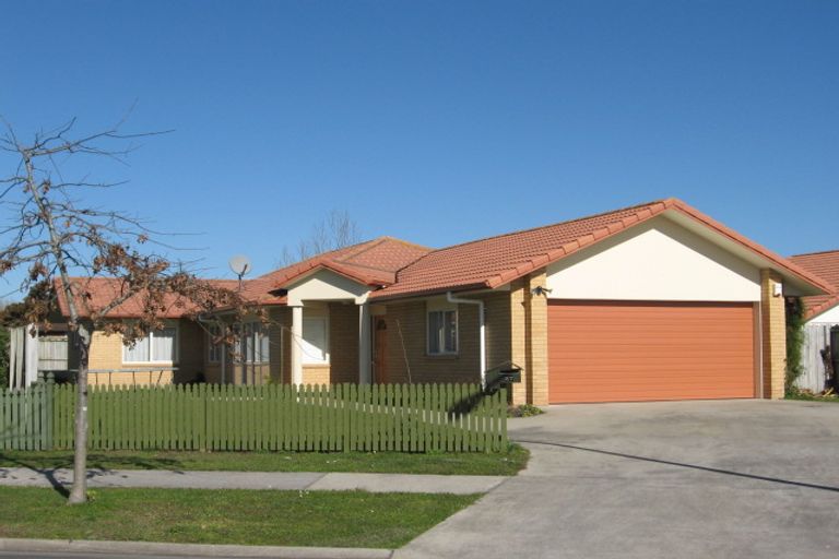 Photo of property in 27 Carisbrook Crescent, Papakura, 2110