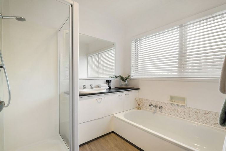 Photo of property in 8 Riviera Place, Hauraki, Auckland, 0622