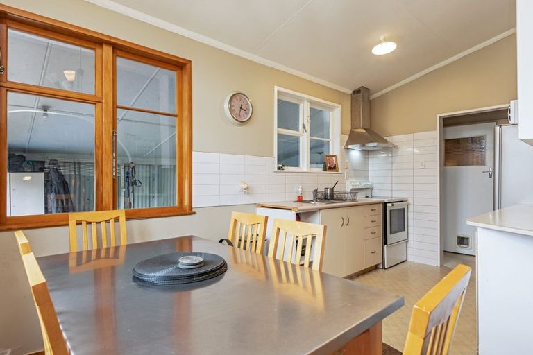 Photo of property in 14 Mokau Place, Terrace End, Palmerston North, 4410