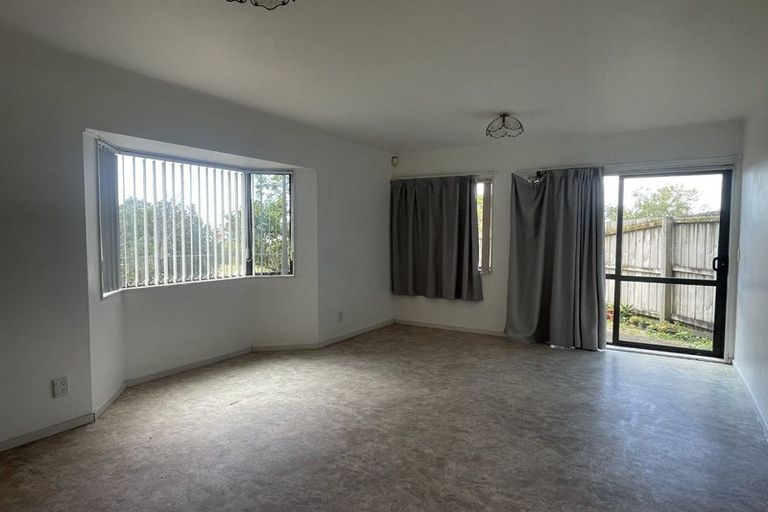 Photo of property in 4 Heversham Place, Glendene, Auckland, 0602